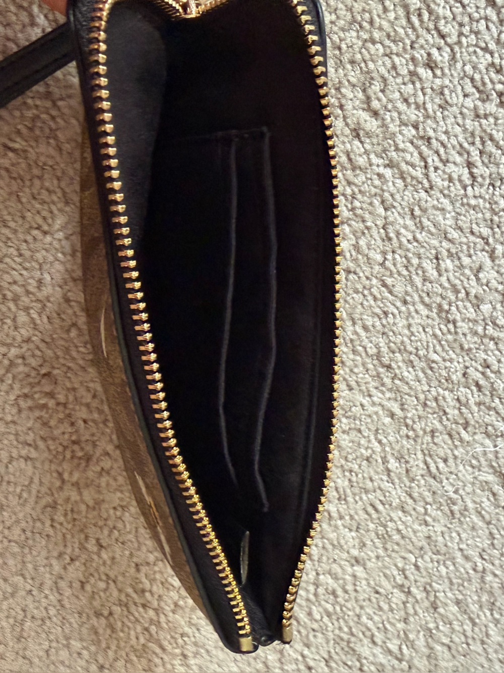 Coach Khaki/Brown Signature Canvas Bee Wristlet with Black Strap BNWT - Picture 3 of 3